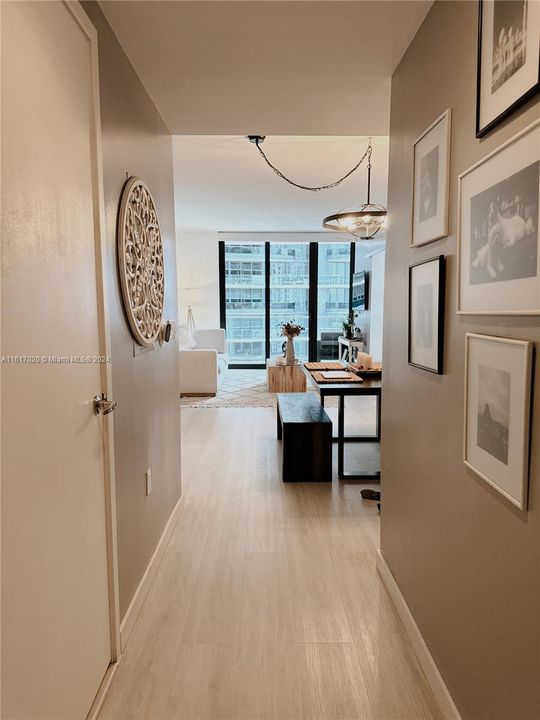 For Sale: $740,000 (1 beds, 1 baths, 759 Square Feet)