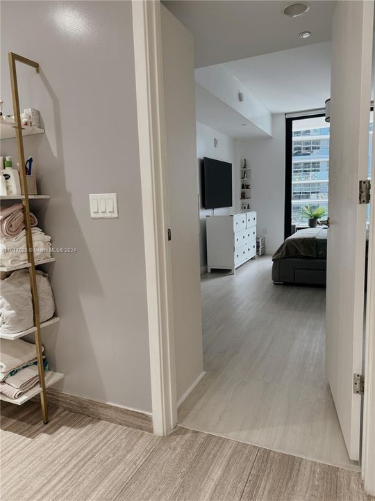 For Sale: $740,000 (1 beds, 1 baths, 759 Square Feet)