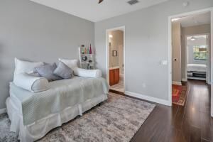 Second Bedroom (with en suite)