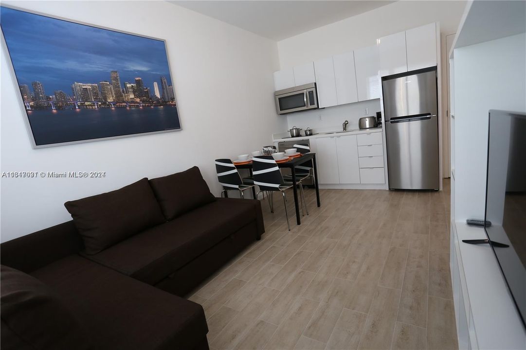 For Rent: $2,100 (1 beds, 1 baths, 438 Square Feet)