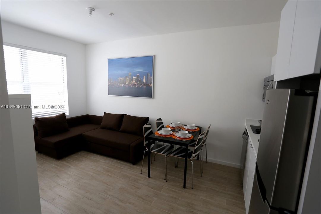 For Rent: $2,100 (1 beds, 1 baths, 438 Square Feet)