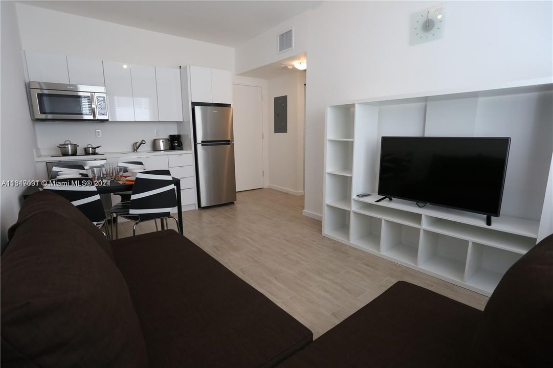 For Rent: $2,100 (1 beds, 1 baths, 438 Square Feet)