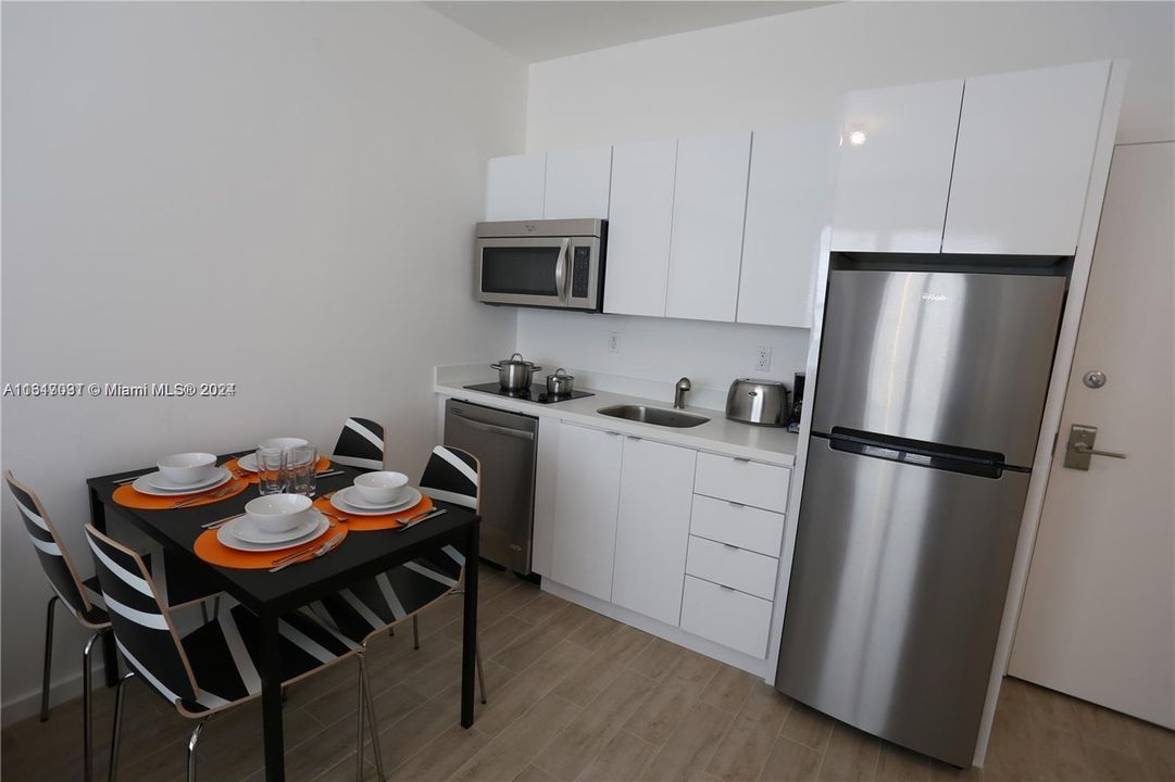 For Rent: $2,100 (1 beds, 1 baths, 438 Square Feet)