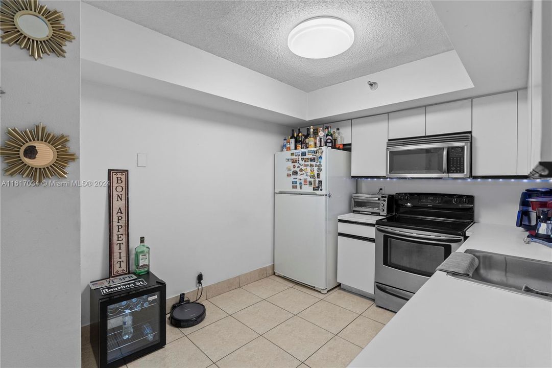 For Rent: $2,800 (2 beds, 2 baths, 1181 Square Feet)
