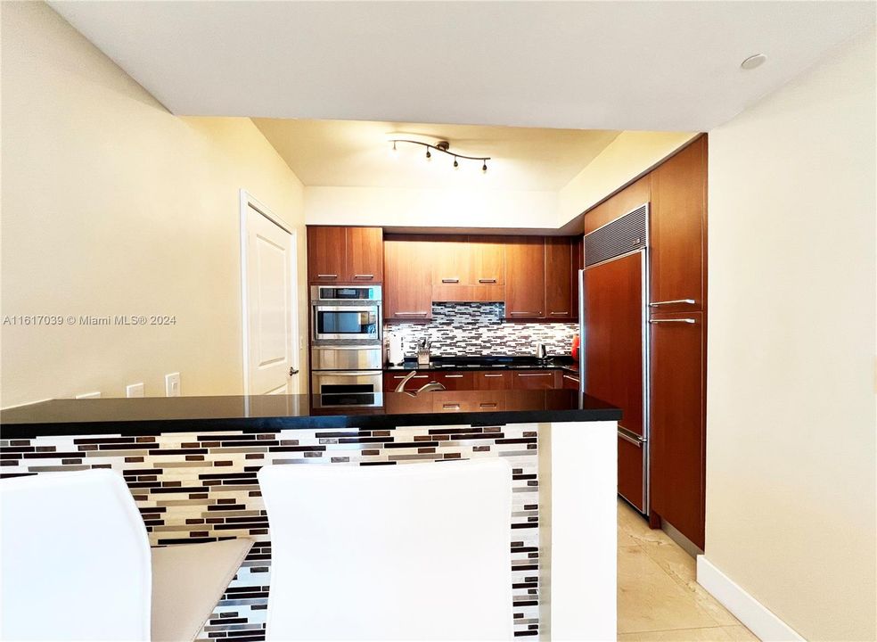 For Rent: $6,000 (2 beds, 2 baths, 1733 Square Feet)