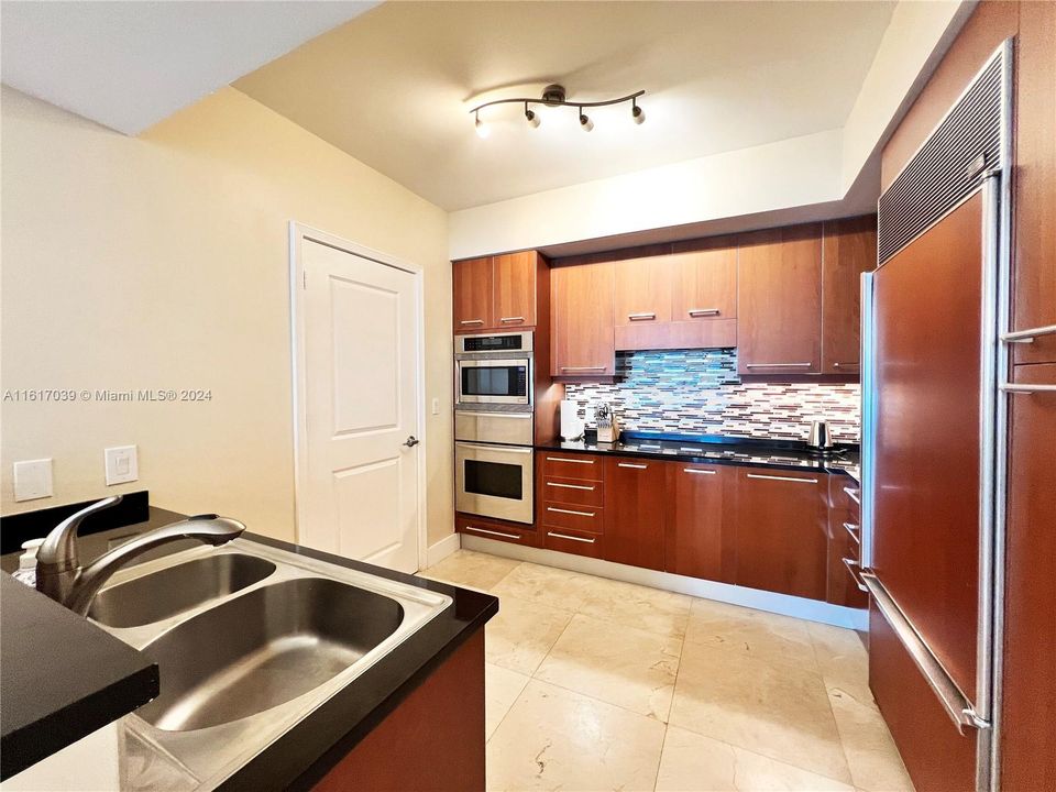 For Rent: $6,000 (2 beds, 2 baths, 1733 Square Feet)