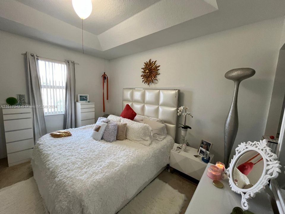 Recently Sold: $420,000 (2 beds, 2 baths, 1121 Square Feet)