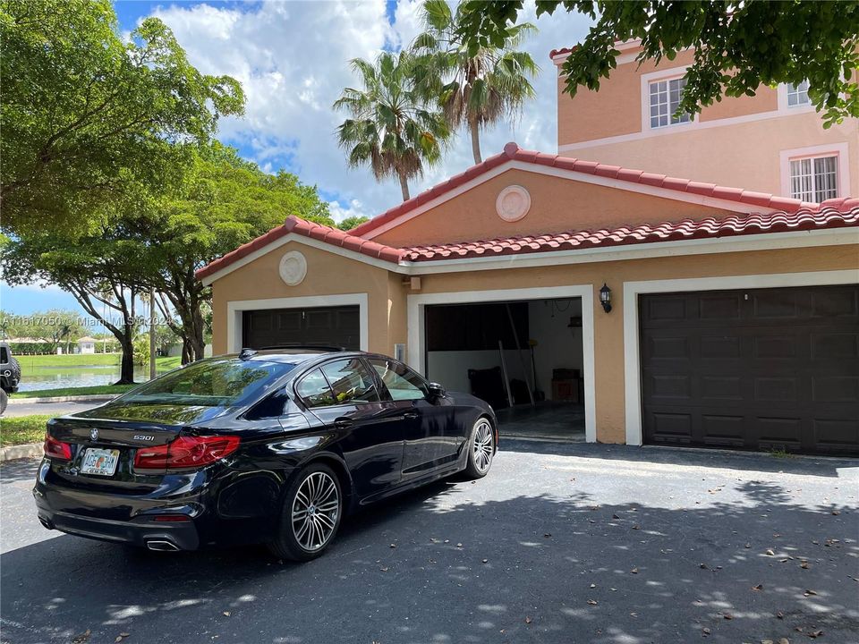 Private detached 1 car garage, reserved parking