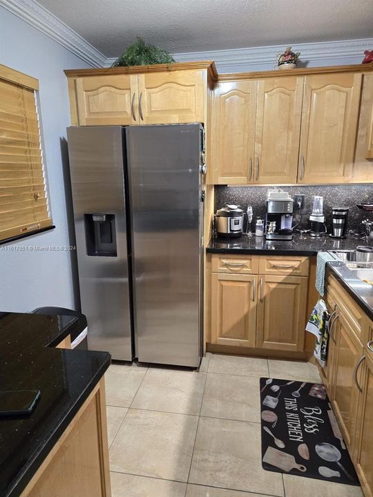 For Sale: $280,000 (1 beds, 1 baths, 705 Square Feet)