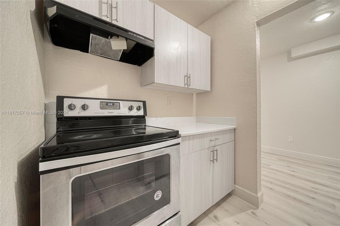 For Rent: $1,885 (1 beds, 1 baths, 801 Square Feet)