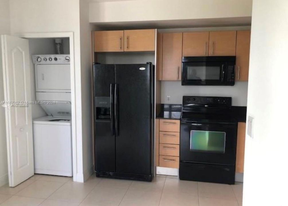 For Rent: $3,750 (2 beds, 2 baths, 930 Square Feet)