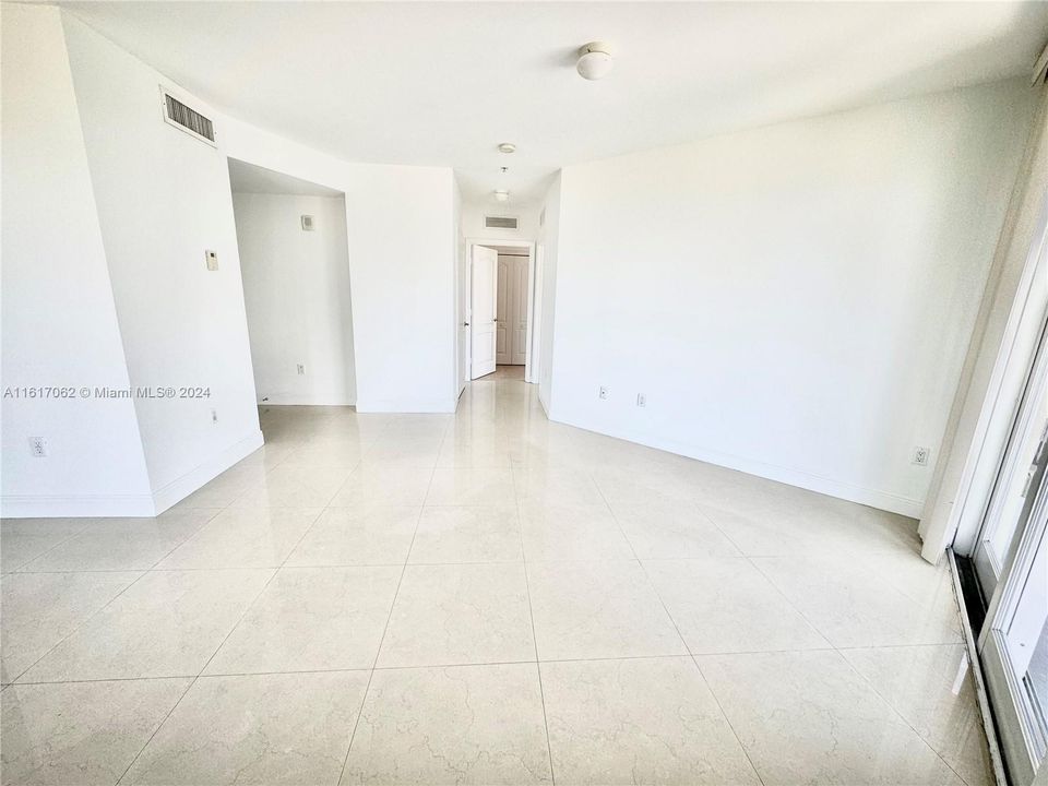 For Rent: $3,750 (2 beds, 2 baths, 930 Square Feet)