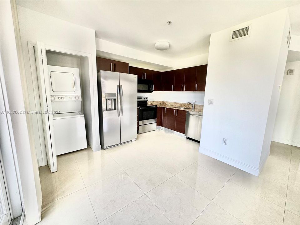 For Rent: $3,750 (2 beds, 2 baths, 930 Square Feet)