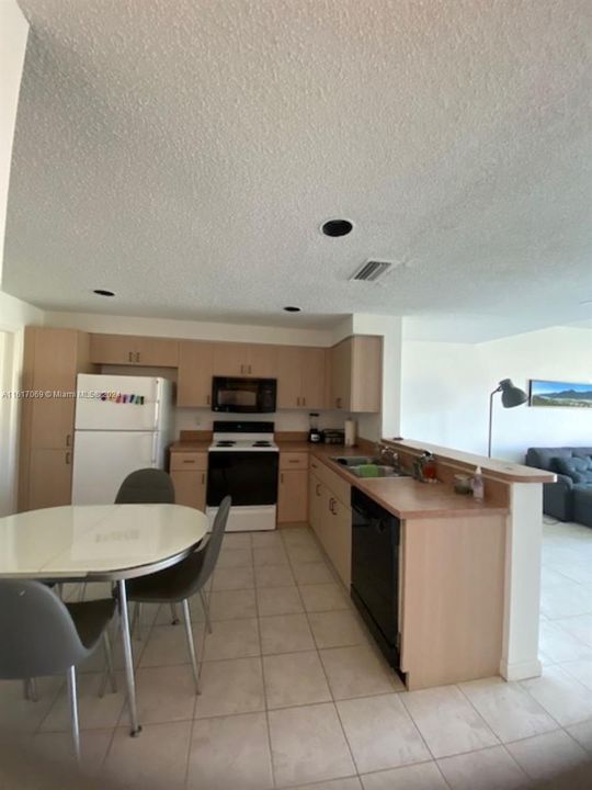 For Rent: $2,900 (2 beds, 2 baths, 1131 Square Feet)