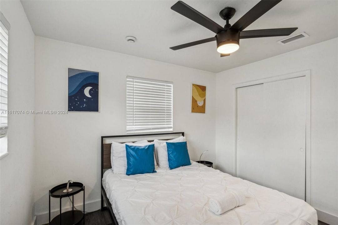 For Sale: $575,000 (3 beds, 2 baths, 1274 Square Feet)