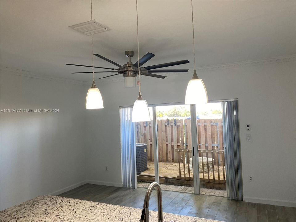 Recently Rented: $2,350 (3 beds, 2 baths, 1169 Square Feet)