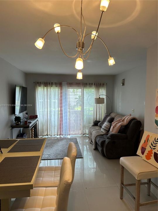 En Venta: $330,000 (2 camas, 2 baños, 960 Pies cuadrados)