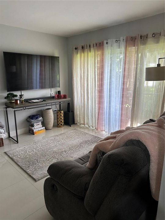 En Venta: $330,000 (2 camas, 2 baños, 960 Pies cuadrados)