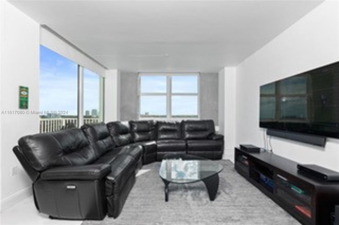 For Sale: $499,000 (2 beds, 2 baths, 1134 Square Feet)