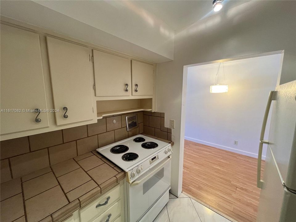 For Rent: $1,600 (1 beds, 1 baths, 605 Square Feet)