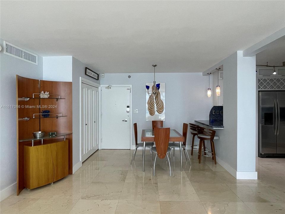 En Venta: $835,000 (2 camas, 2 baños, 1030 Pies cuadrados)