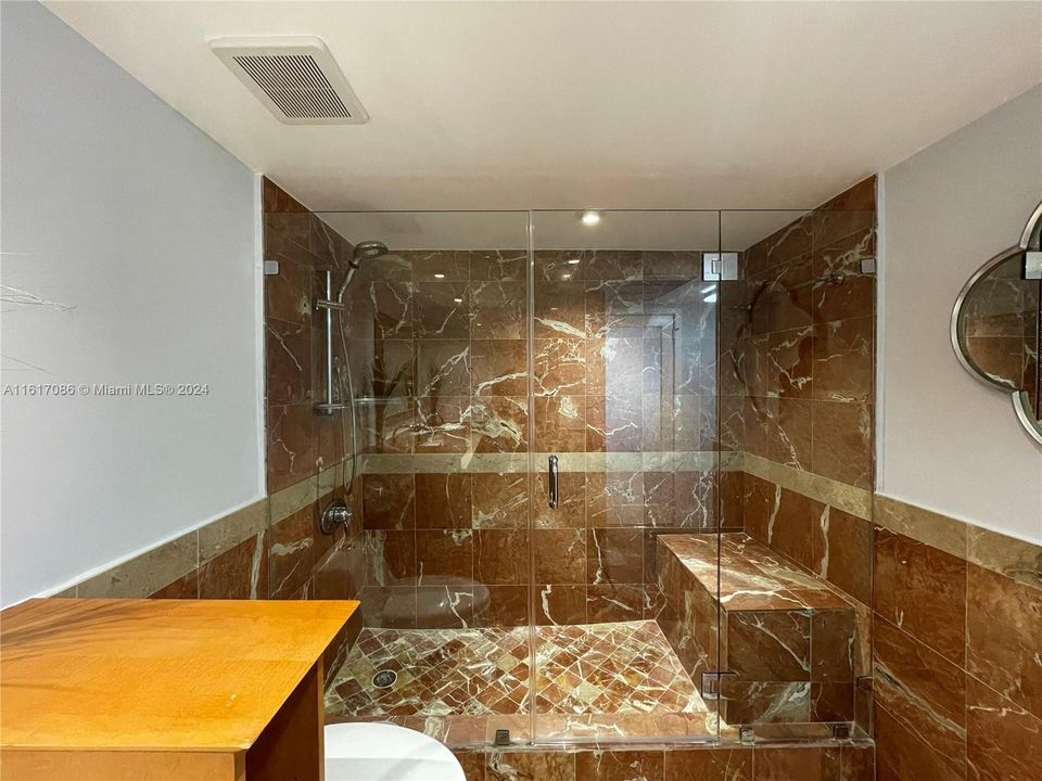 待售: $835,000 (2 贝兹, 2 浴室, 1030 平方英尺)