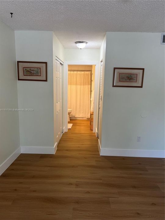 For Rent: $2,050 (1 beds, 1 baths, 712 Square Feet)