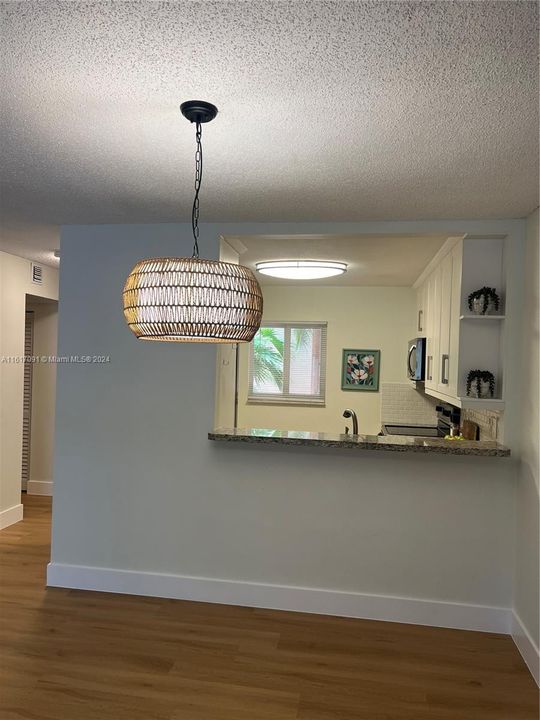 For Rent: $2,050 (1 beds, 1 baths, 712 Square Feet)