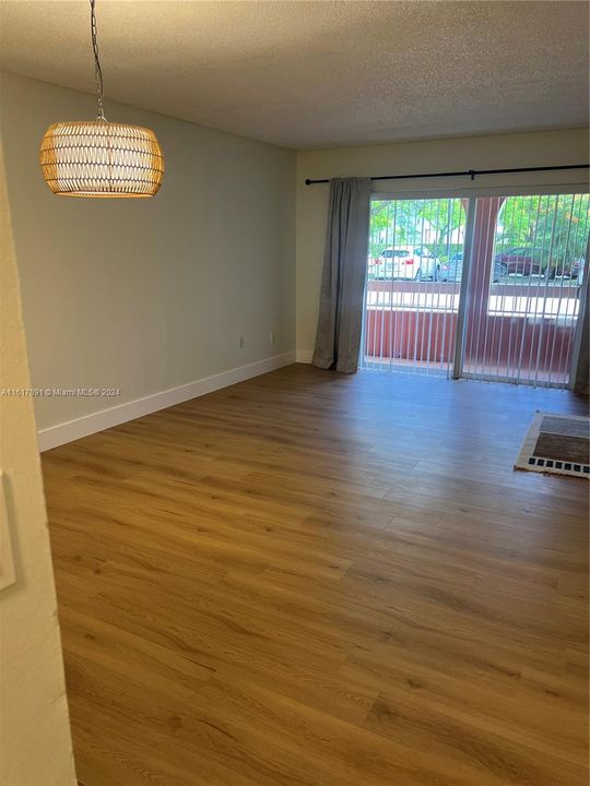 For Rent: $2,050 (1 beds, 1 baths, 712 Square Feet)