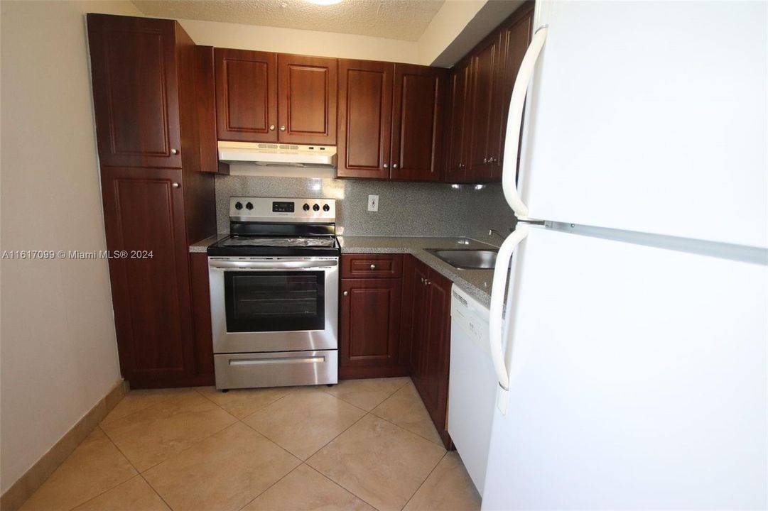 For Rent: $1,950 (1 beds, 1 baths, 855 Square Feet)