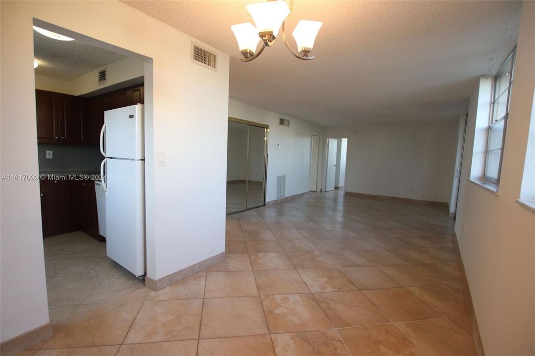 For Rent: $1,950 (1 beds, 1 baths, 855 Square Feet)