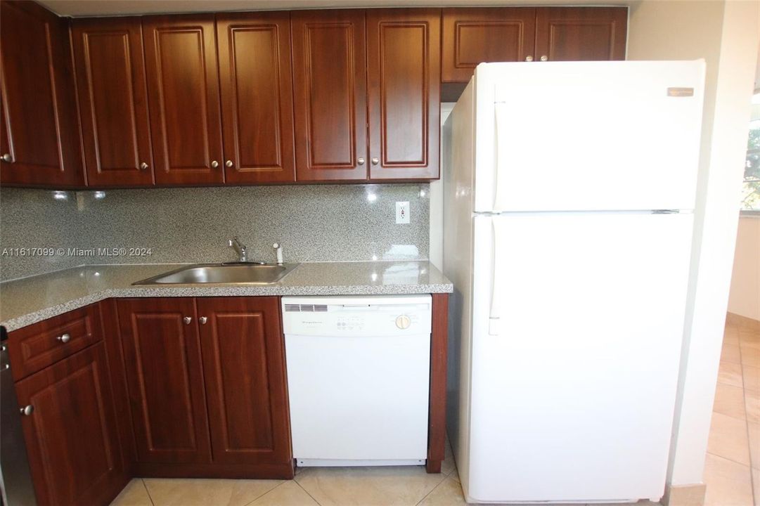 For Rent: $1,950 (1 beds, 1 baths, 855 Square Feet)