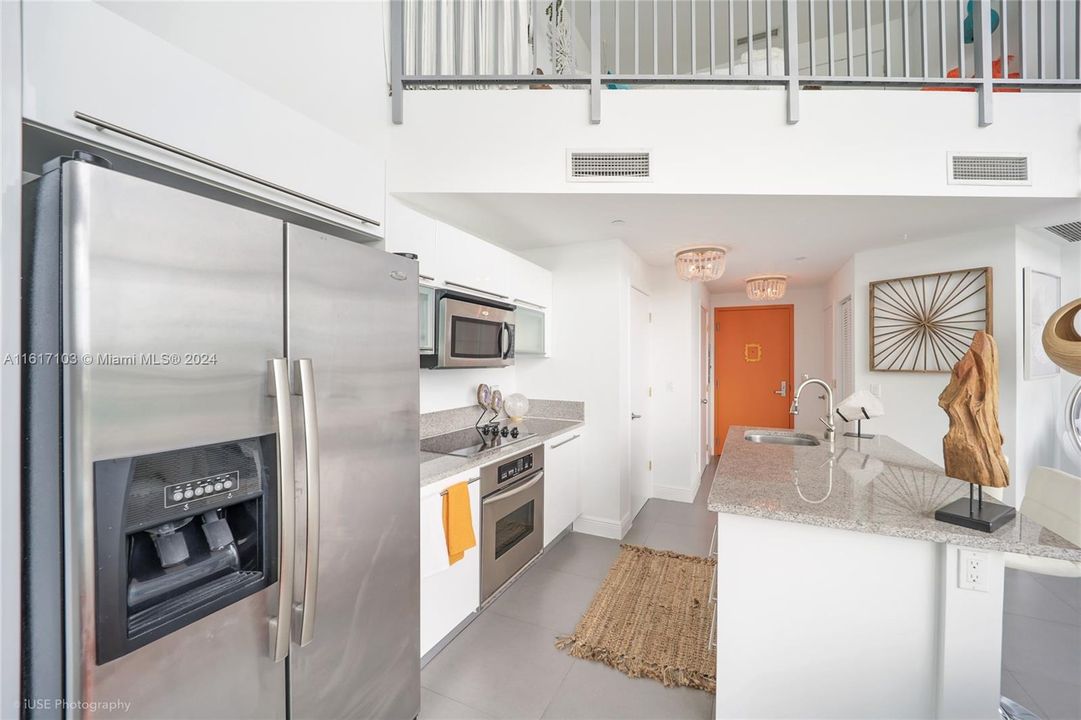 For Sale: $715,000 (1 beds, 1 baths, 1024 Square Feet)