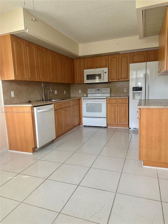 For Rent: $2,600 (2 beds, 2 baths, 1507 Square Feet)