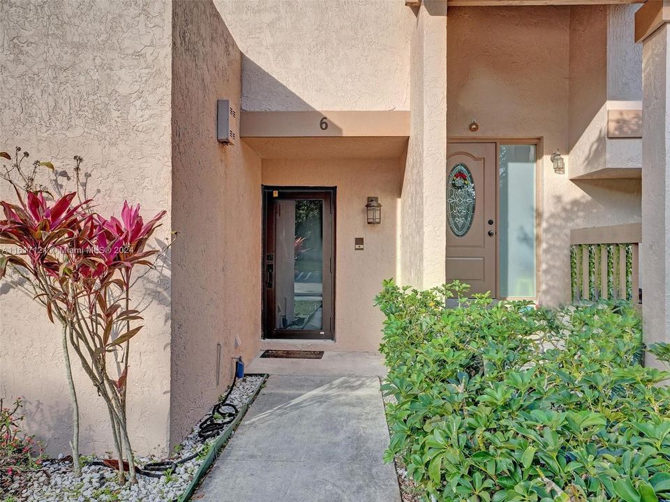 Active With Contract: $3,100 (3 beds, 2 baths, 1324 Square Feet)