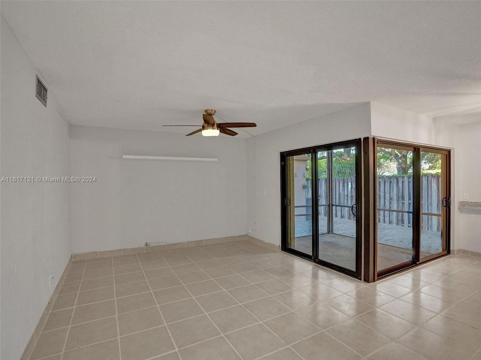 For Rent: $3,100 (3 beds, 2 baths, 1324 Square Feet)