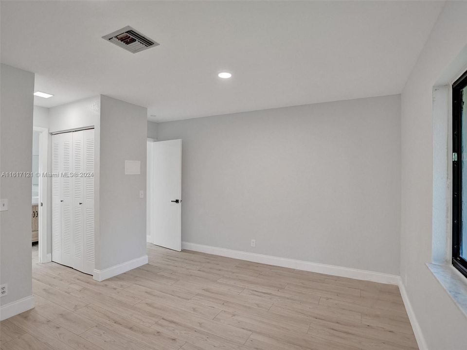 Active With Contract: $3,100 (3 beds, 2 baths, 1324 Square Feet)