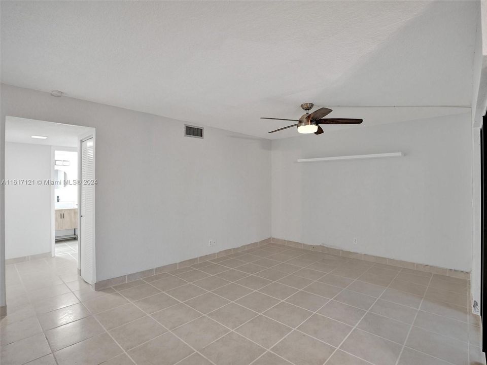 Active With Contract: $3,100 (3 beds, 2 baths, 1324 Square Feet)