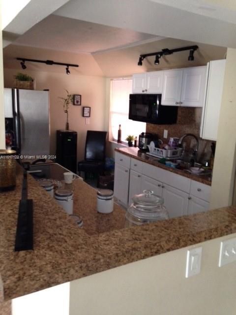For Rent: $2,350 (2 beds, 2 baths, 1296 Square Feet)