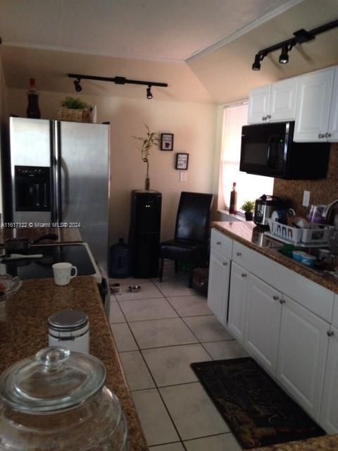 For Rent: $2,100 (2 beds, 2 baths, 1296 Square Feet)