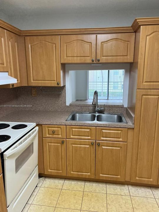 For Rent: $1,600 (1 beds, 1 baths, 830 Square Feet)