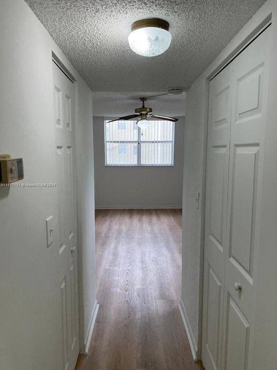 For Rent: $1,600 (1 beds, 1 baths, 830 Square Feet)