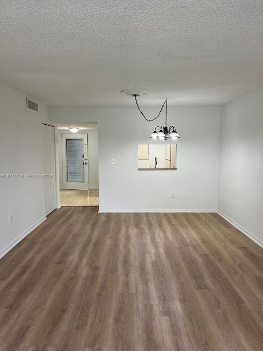 For Rent: $1,600 (1 beds, 1 baths, 830 Square Feet)