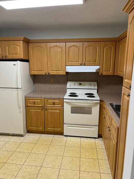 For Rent: $1,600 (1 beds, 1 baths, 830 Square Feet)