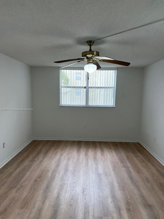 For Rent: $1,600 (1 beds, 1 baths, 830 Square Feet)