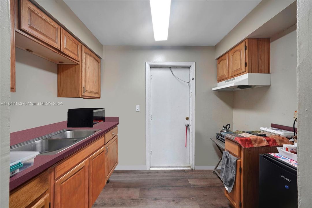 Recently Rented: $875 (2 beds, 1 baths, 2496 Square Feet)