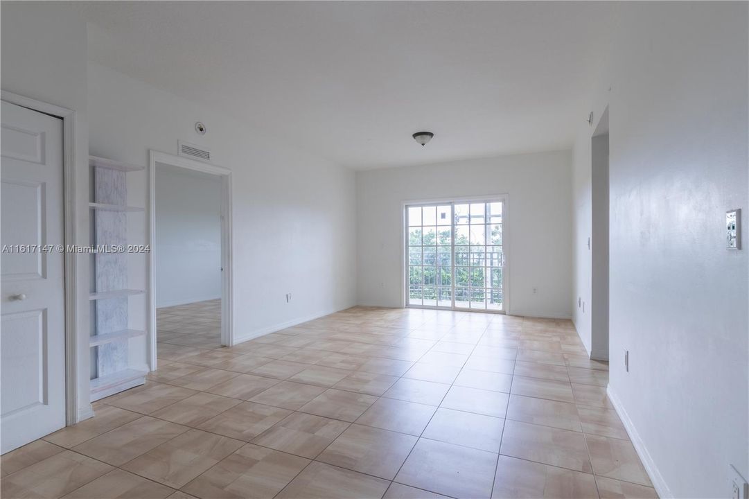 For Rent: $2,600 (2 beds, 2 baths, 1027 Square Feet)