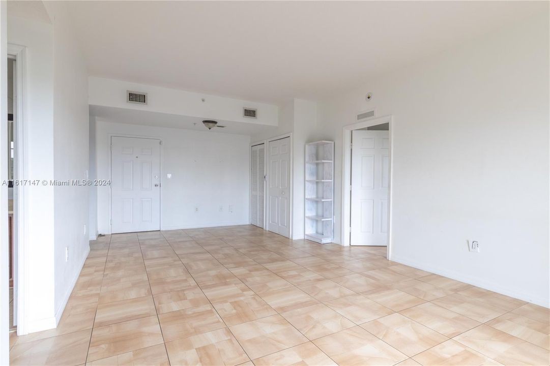 For Rent: $2,600 (2 beds, 2 baths, 1027 Square Feet)