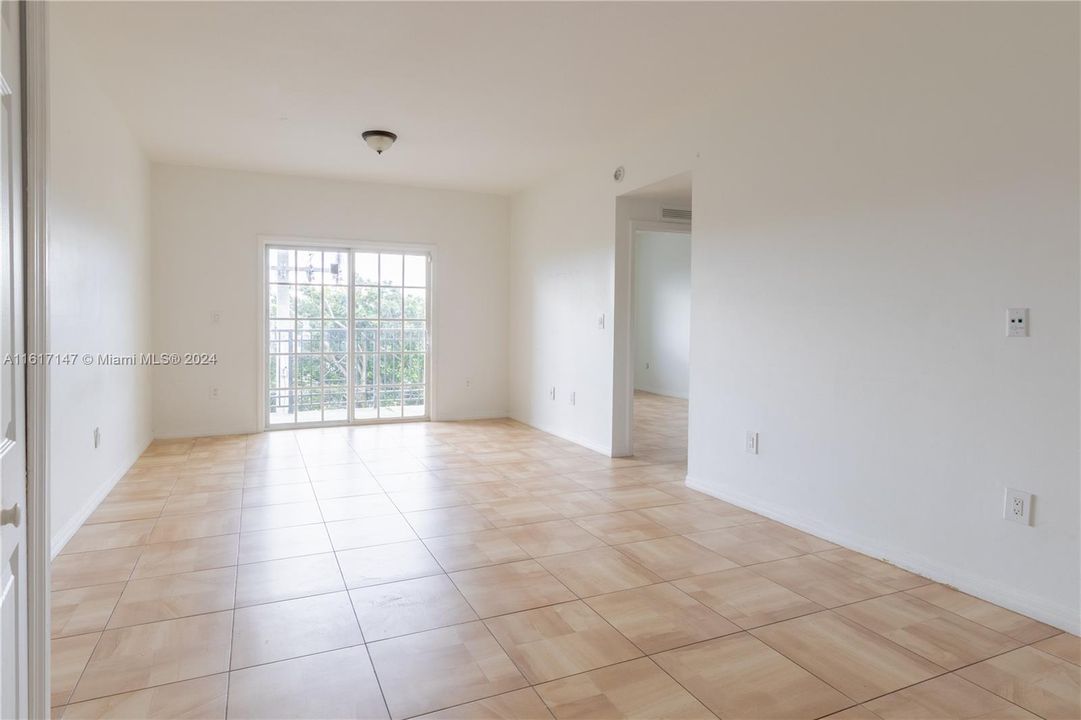 For Rent: $2,600 (2 beds, 2 baths, 1027 Square Feet)