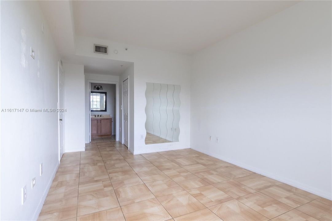 For Rent: $2,600 (2 beds, 2 baths, 1027 Square Feet)